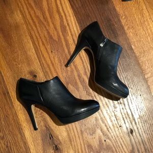 Vince Camuto Elvin booties